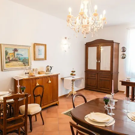 Bb Porta Augustea - בית הארחה פאנו