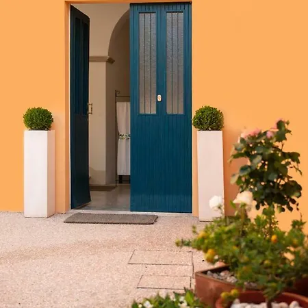 بيت ضيافة Bb Porta Augustea - 3*
